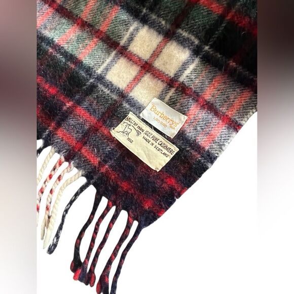 BURBERRY’S Vintage Cashmere Fridge Scarf - Picture 3 of 8